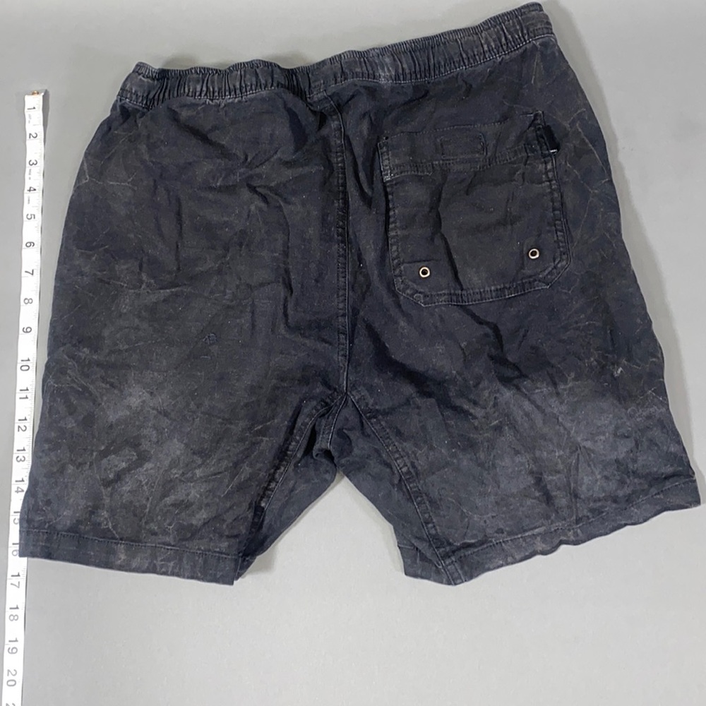 Shorts - Picture 3 of 3